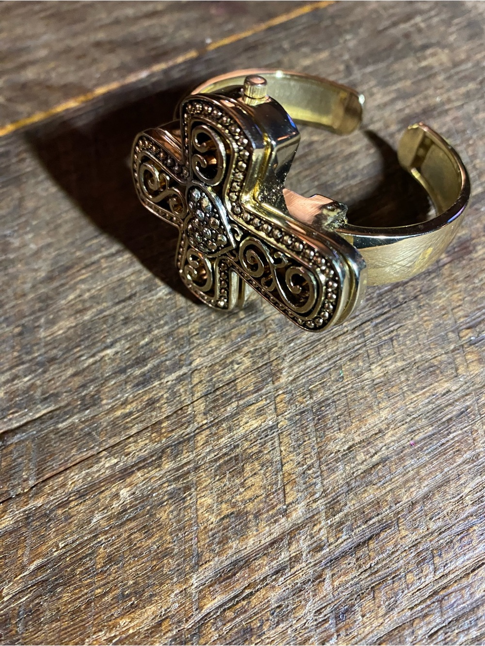 Gold-Tone Filigree Cross Adjustable watch Women's Fashion Accessory